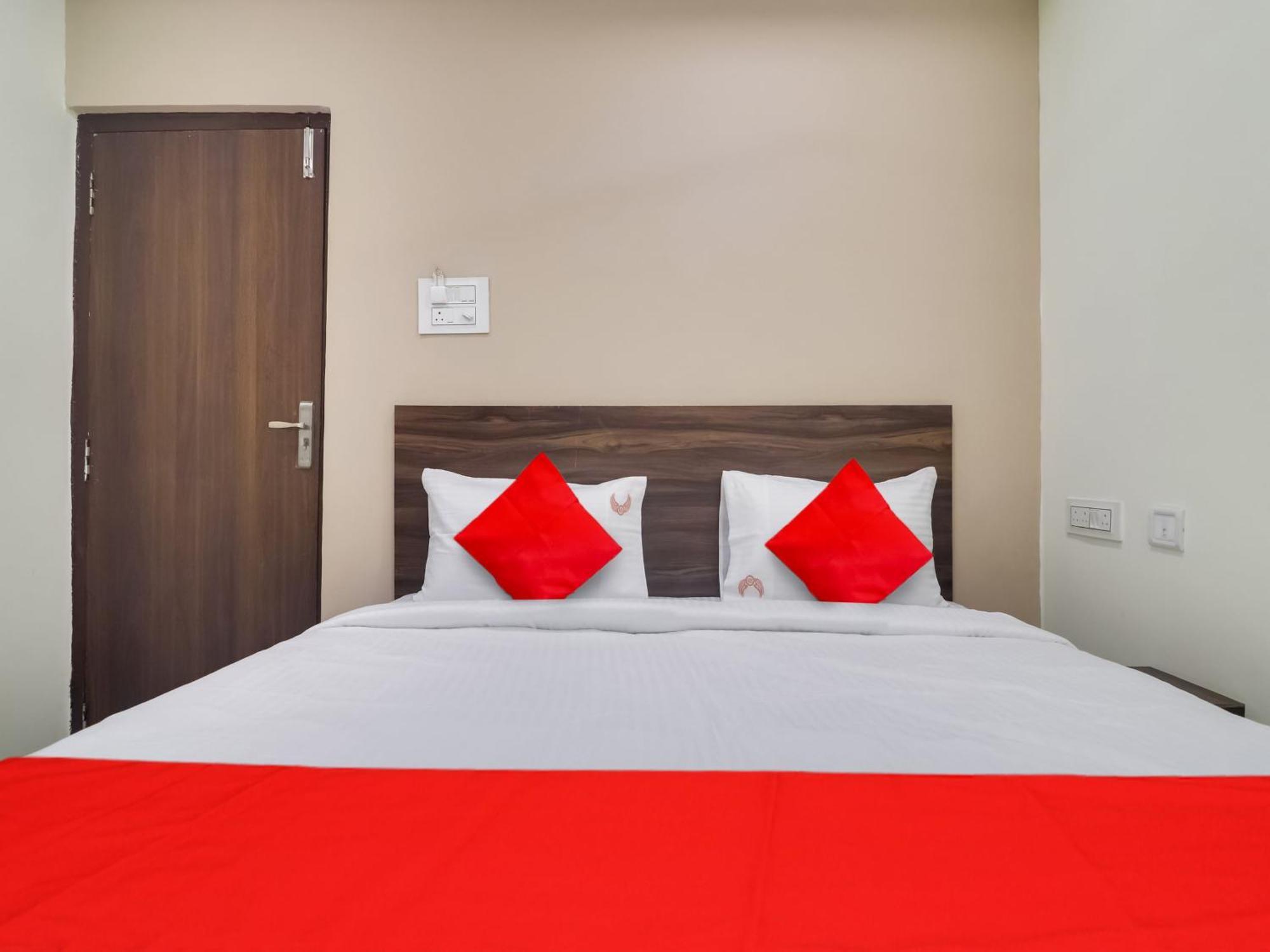 Hotel O Red Stone Hotels Гайдарабад Екстер'єр фото